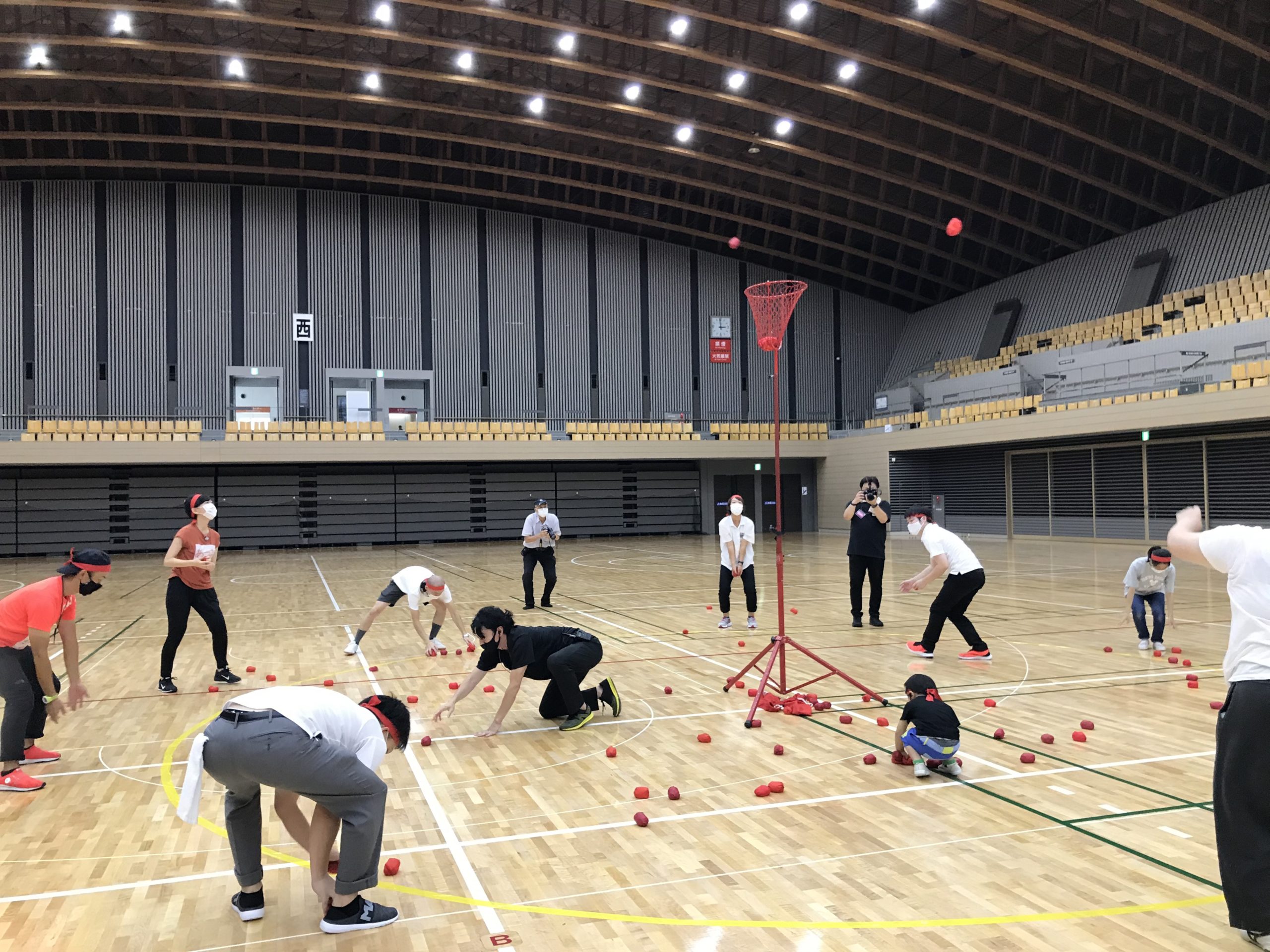 ディスタンス玉入れ